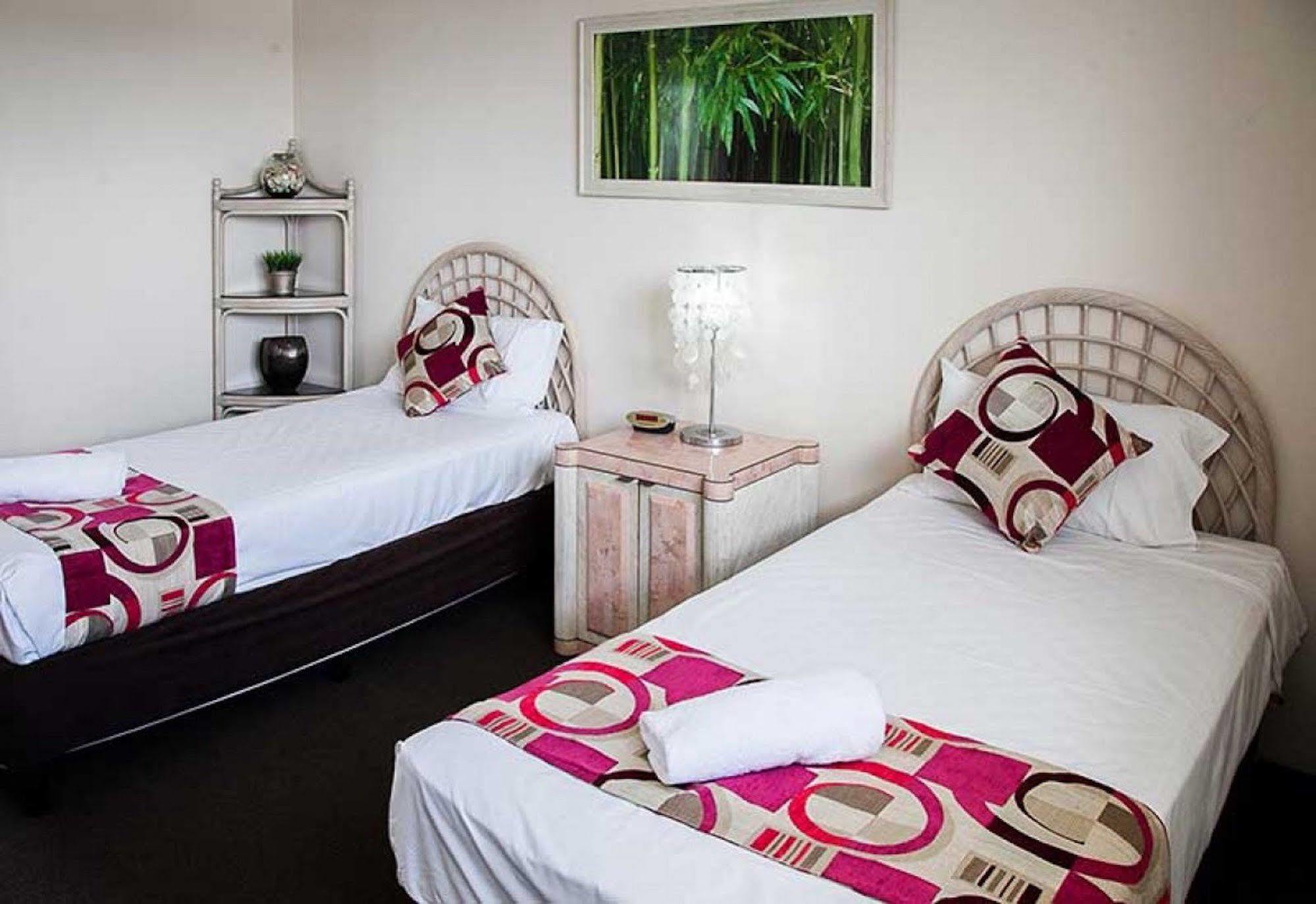 Elouera Tower Aparthotel 3*